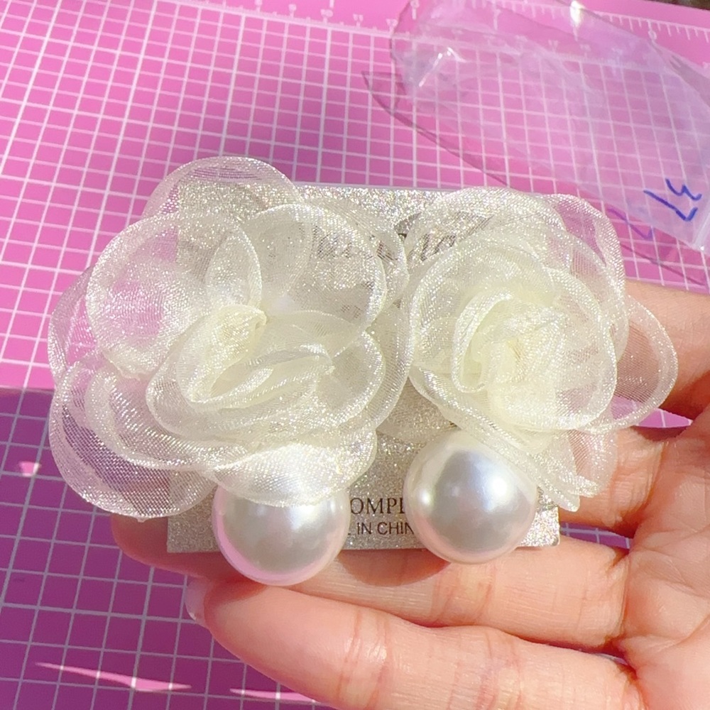 Natasha White lace floral white fresh water pearl drops earrings - Picture 4 of 7